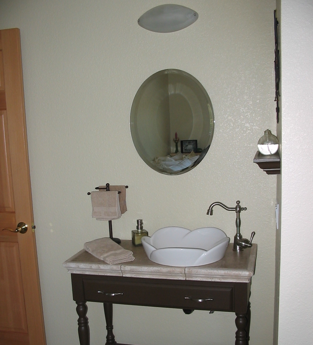 Bedroom vanity