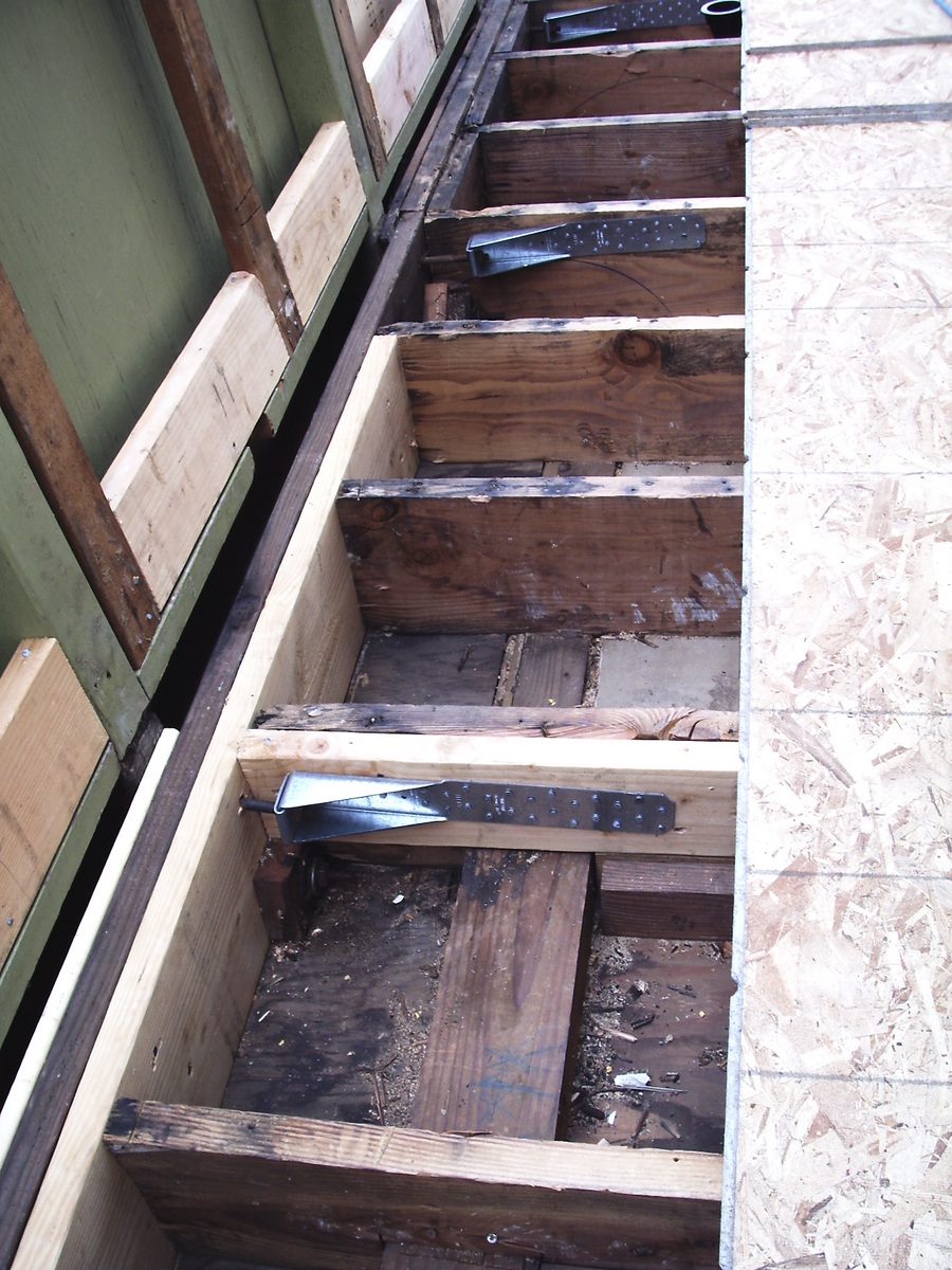 Hidden Vly - Repair of deck rail and framing - retro 1970s